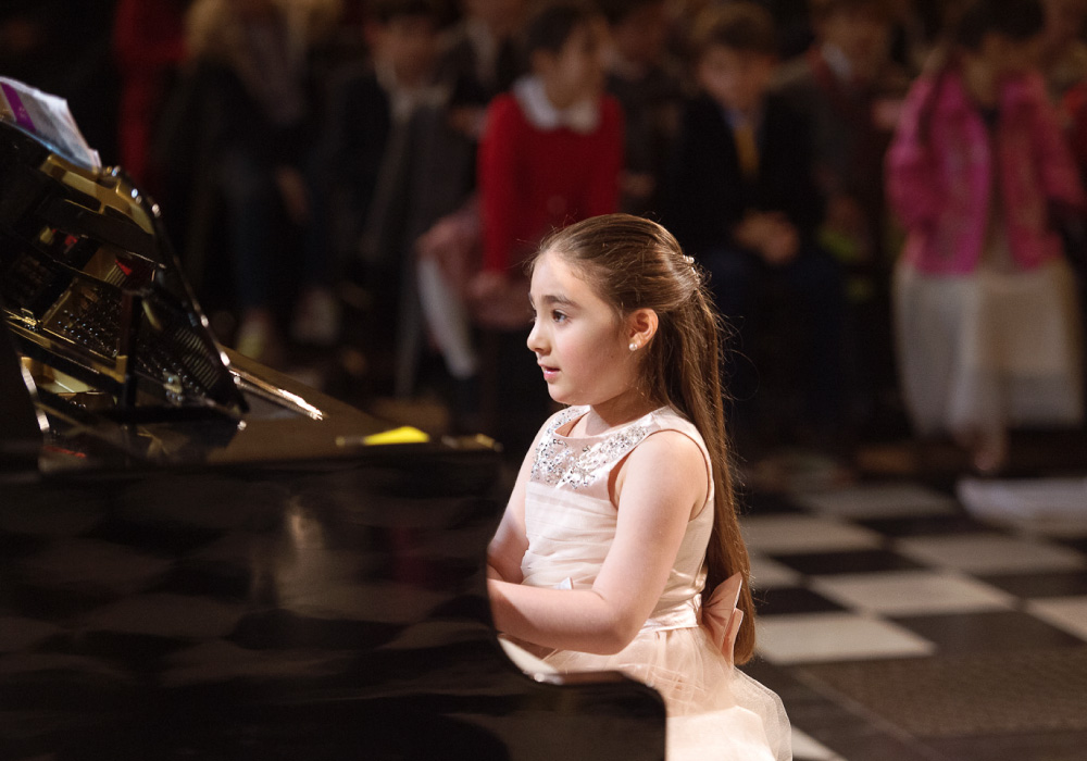 Piano concert Kensington girl
